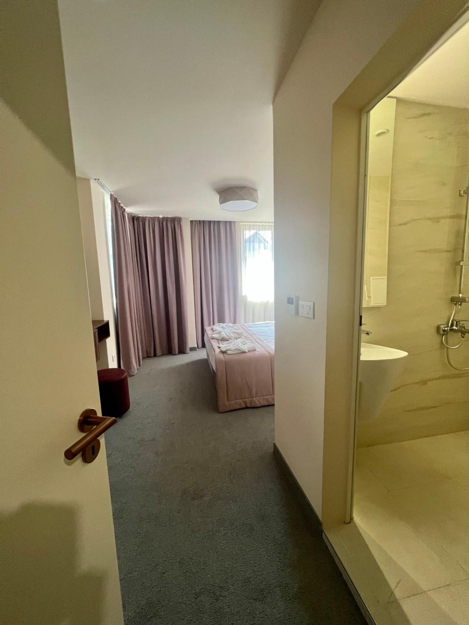 Floral Boutique Hotel Pleven Exterior foto